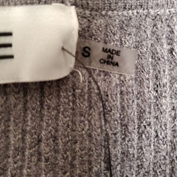 DO+BE Collection Ladies Off Shoulder Sweater with Bell Sleeves in Size S - Picture 5 of 6